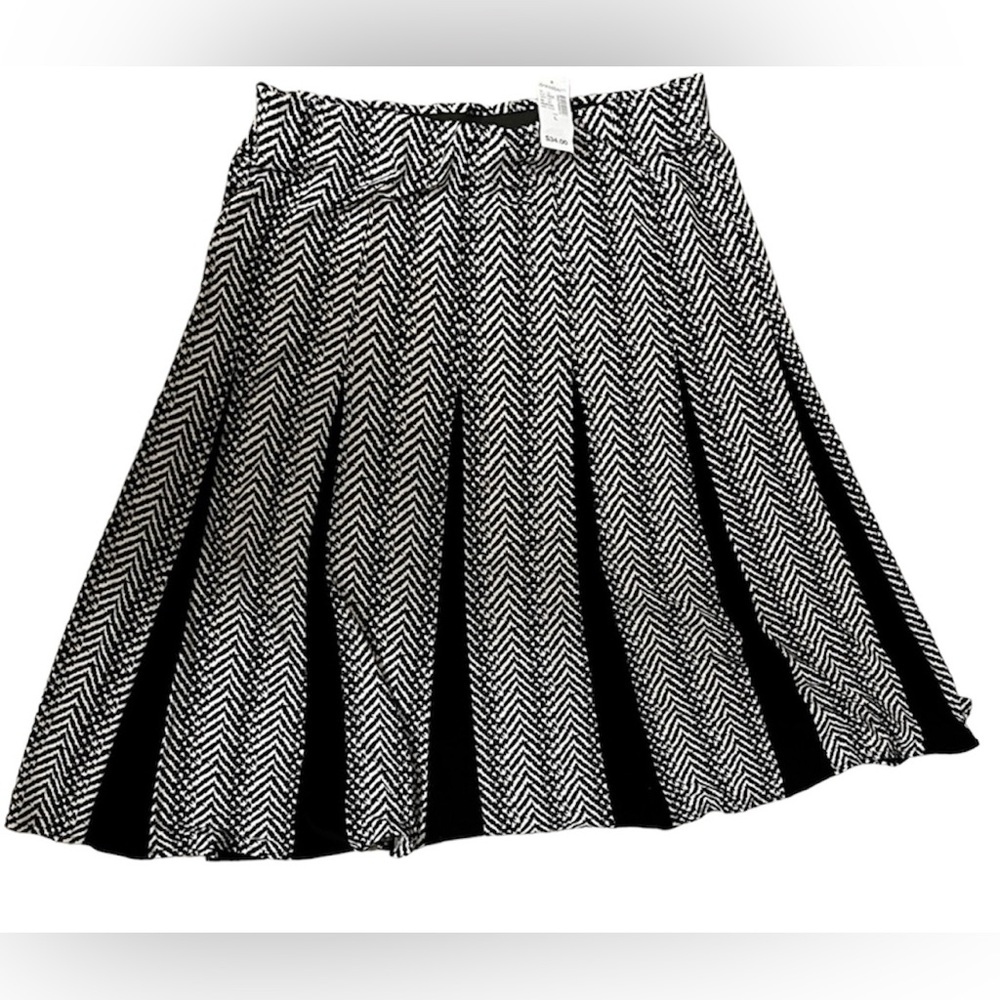 Roz & Ali Black and White Skirt